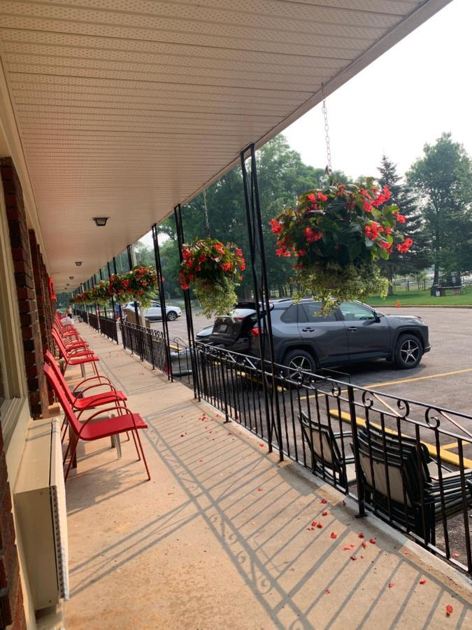 Park Place Motel & Suites Tweed Экстерьер фото
