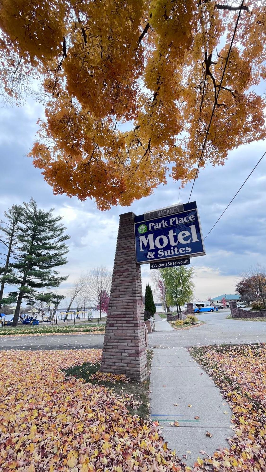 Park Place Motel & Suites Tweed Экстерьер фото