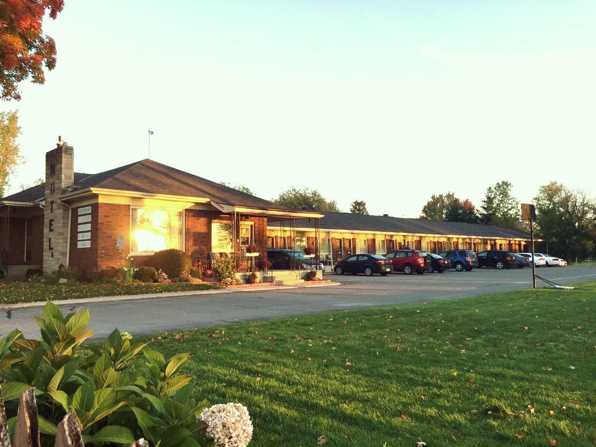 Park Place Motel & Suites Tweed Экстерьер фото