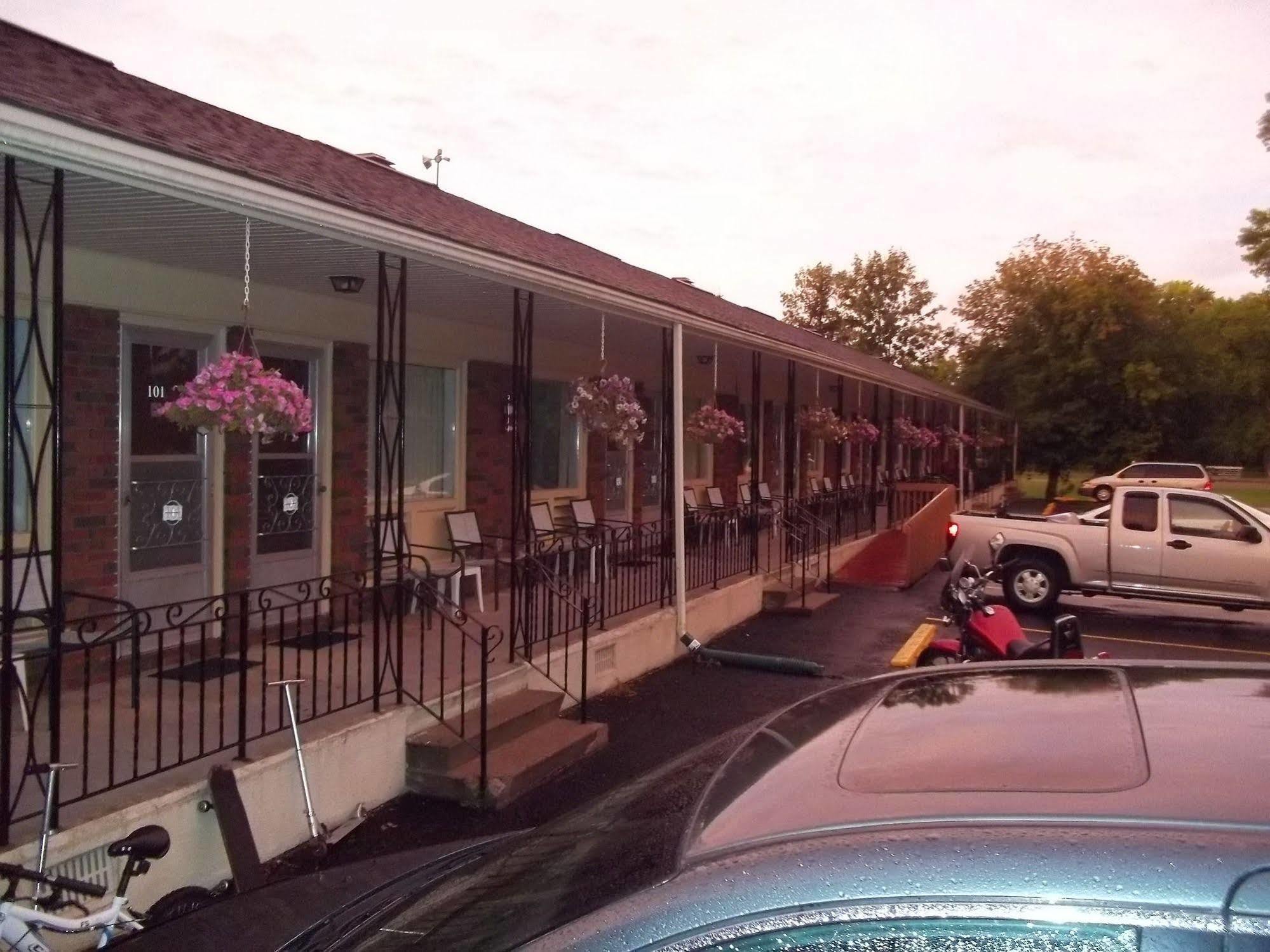 Park Place Motel & Suites Tweed Экстерьер фото